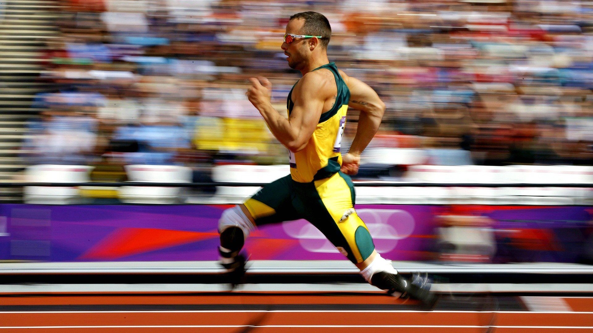 “彼得森闪电突破,带领南非羚羊队攻克强敌”